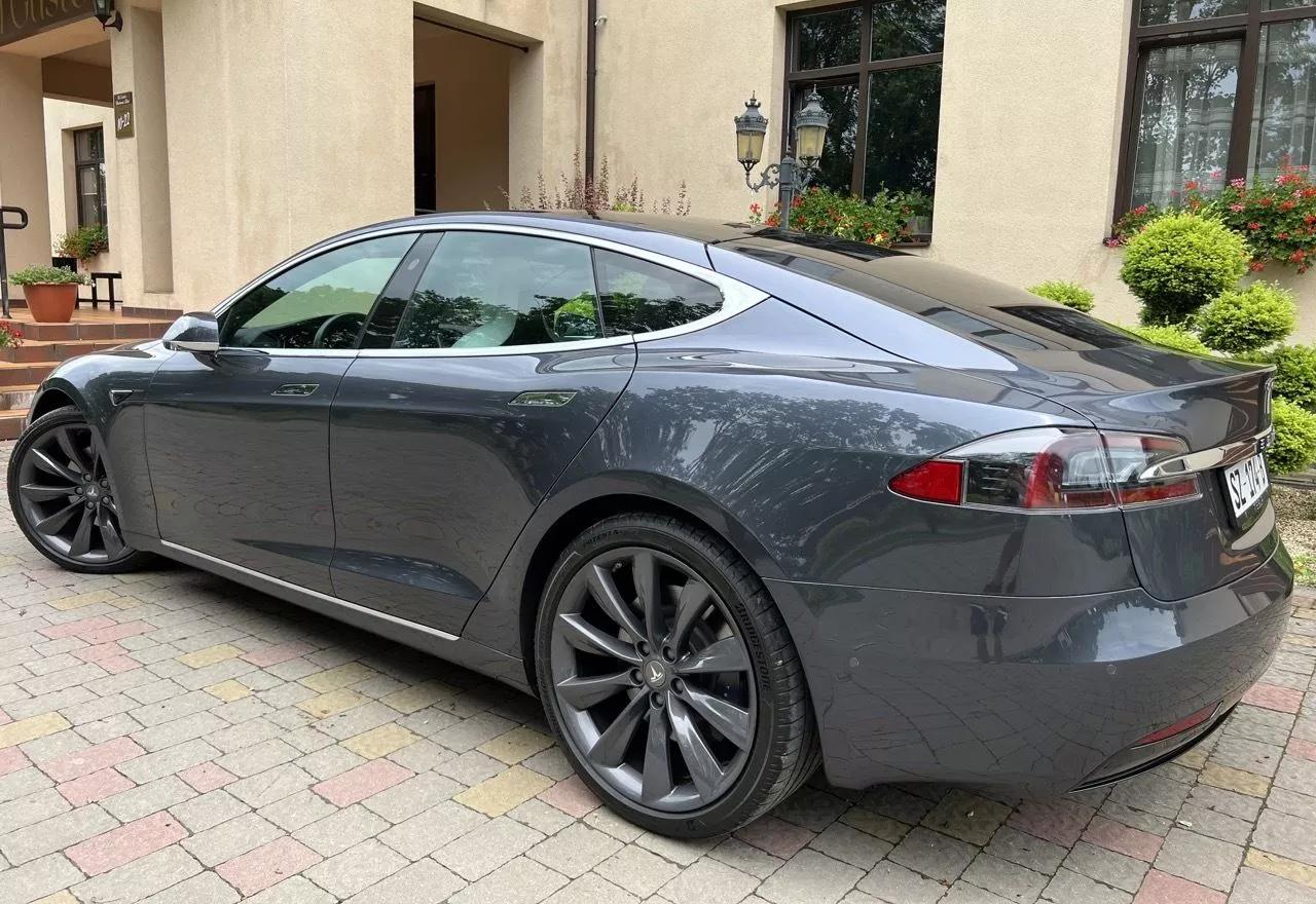 Tesla Model S  100 kWh 2018211