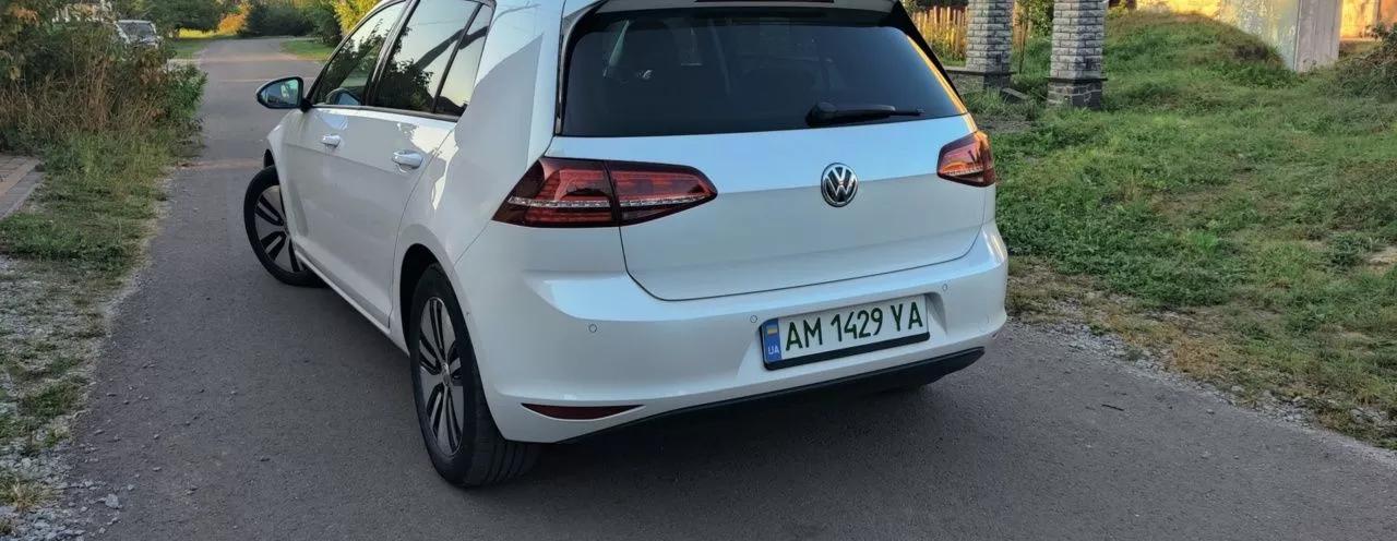 Volkswagen e-Golf  24 kWh 2015thumbnail11