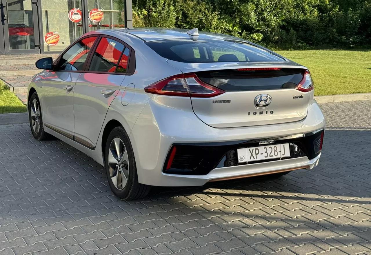 Hyundai Ioniq  88 kWh 2019301