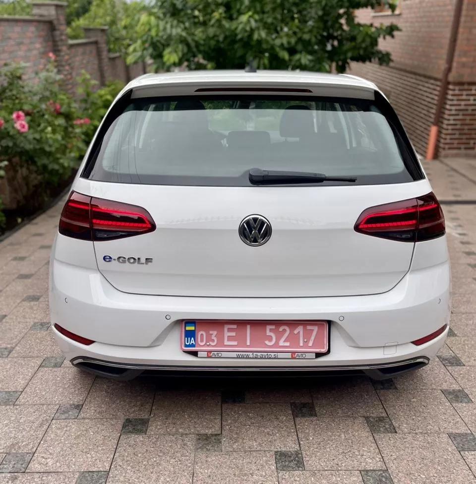 Volkswagen e-Golf  2017thumbnail51