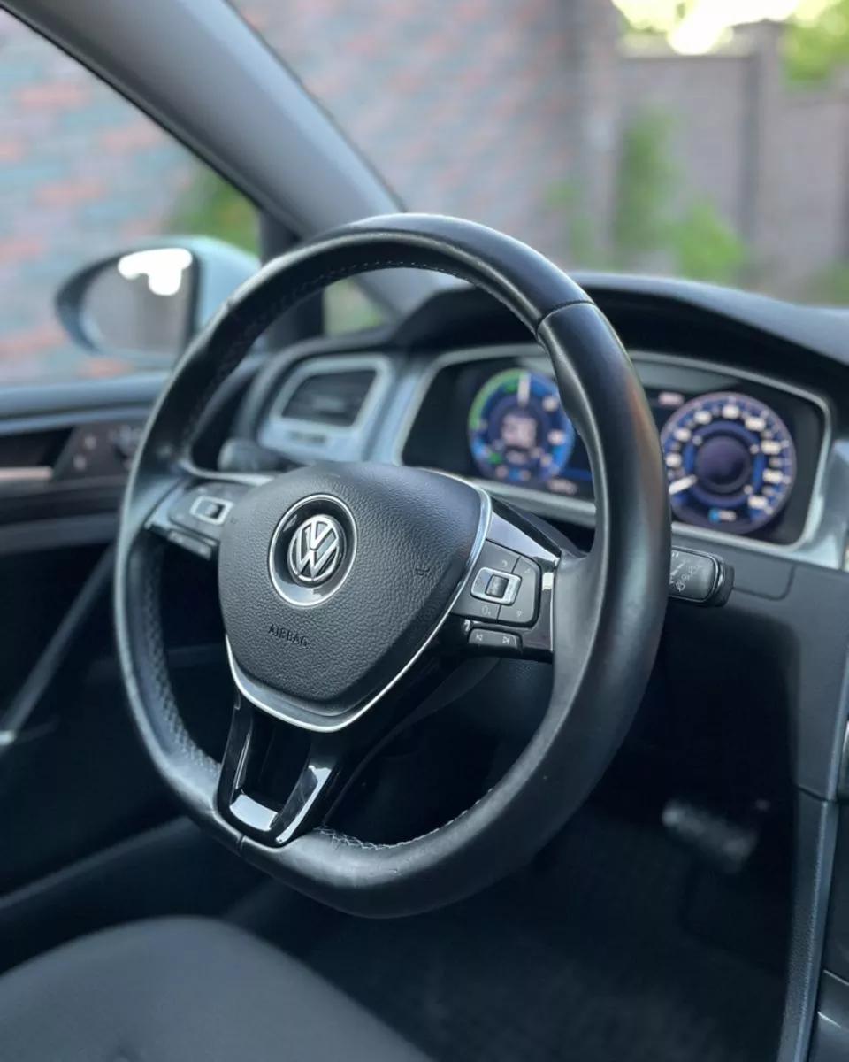 Volkswagen e-Golf  2017171