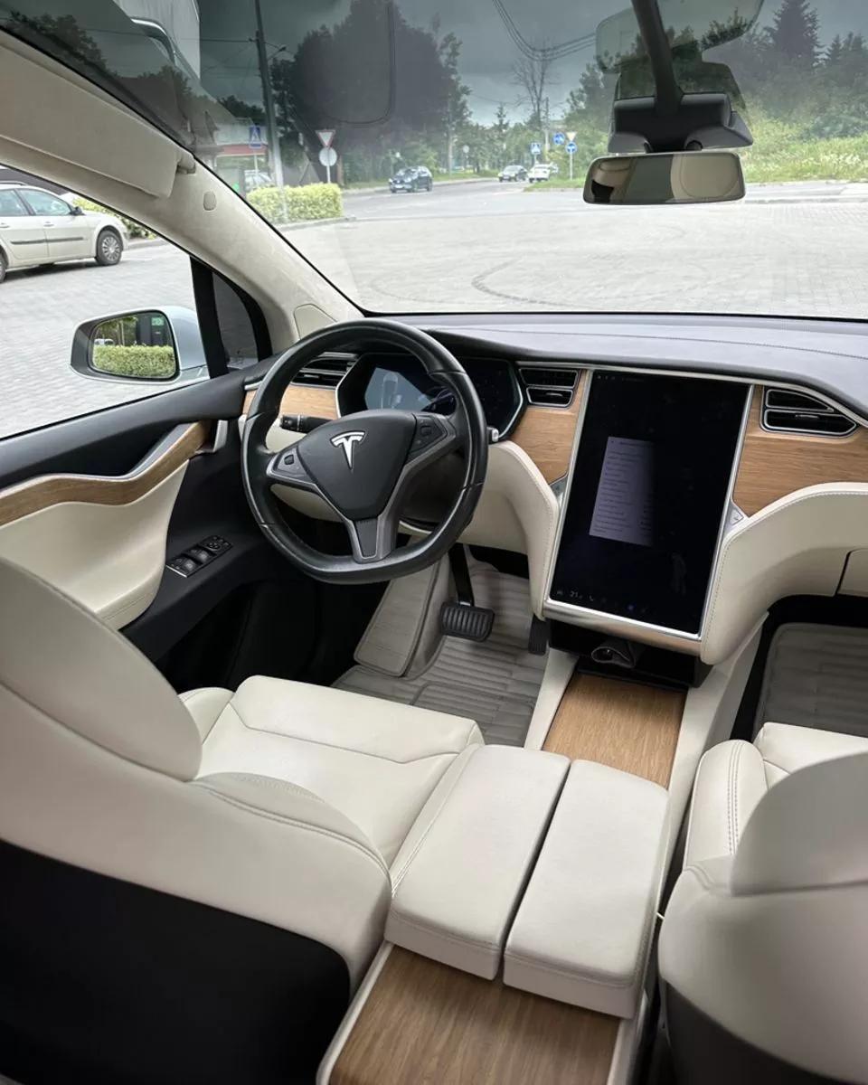 Tesla Model X  2018thumbnail101