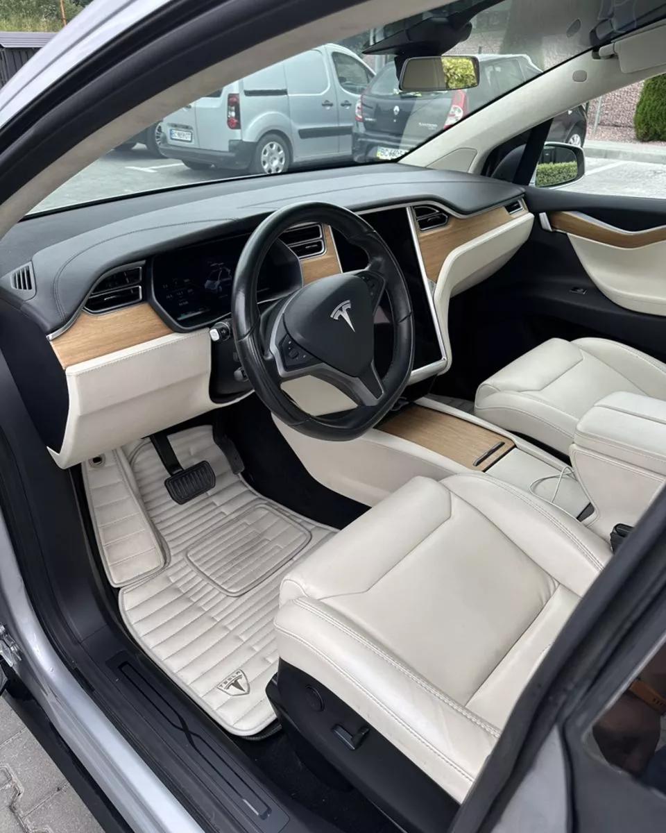 Tesla Model X  2018thumbnail121