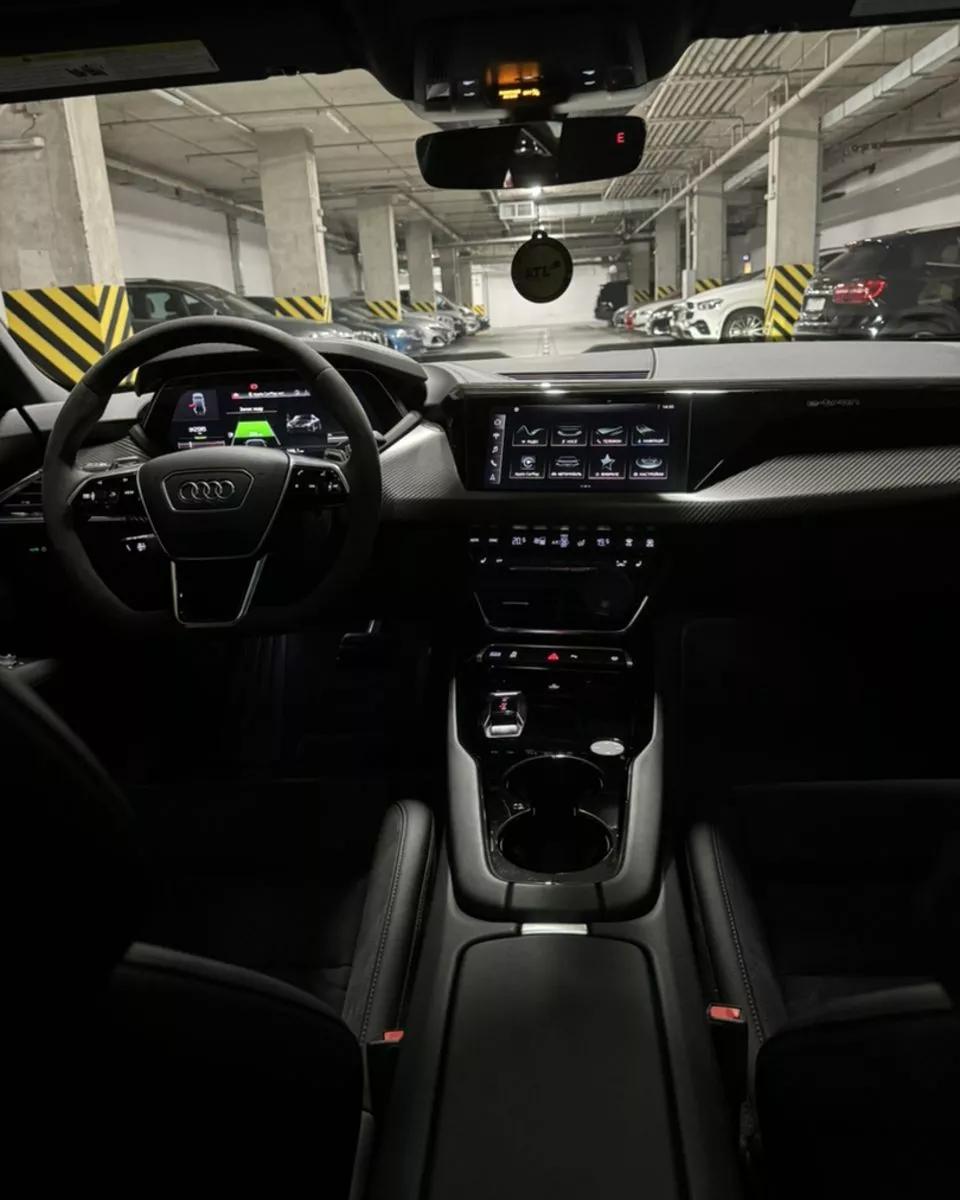Audi E-tron GT  202211