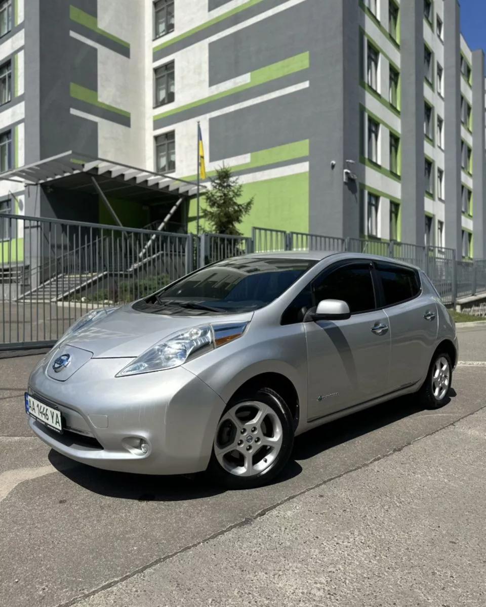 Nissan Leaf  201301