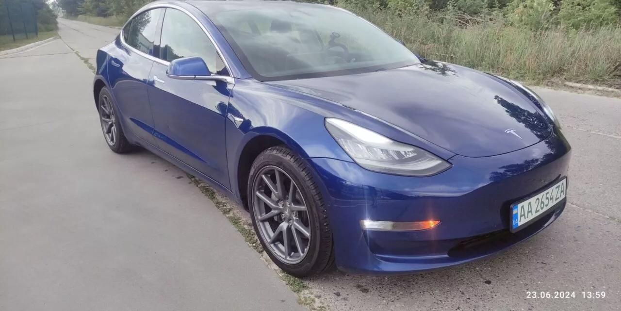 Tesla Model 3  68.3 kWh 2019251