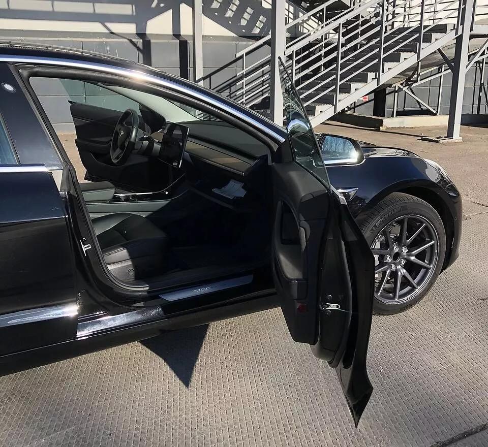Tesla Model 3  54 kWh 2019241