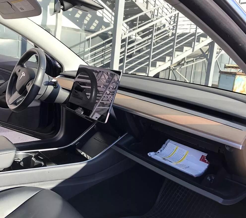 Tesla Model 3  54 kWh 2019301