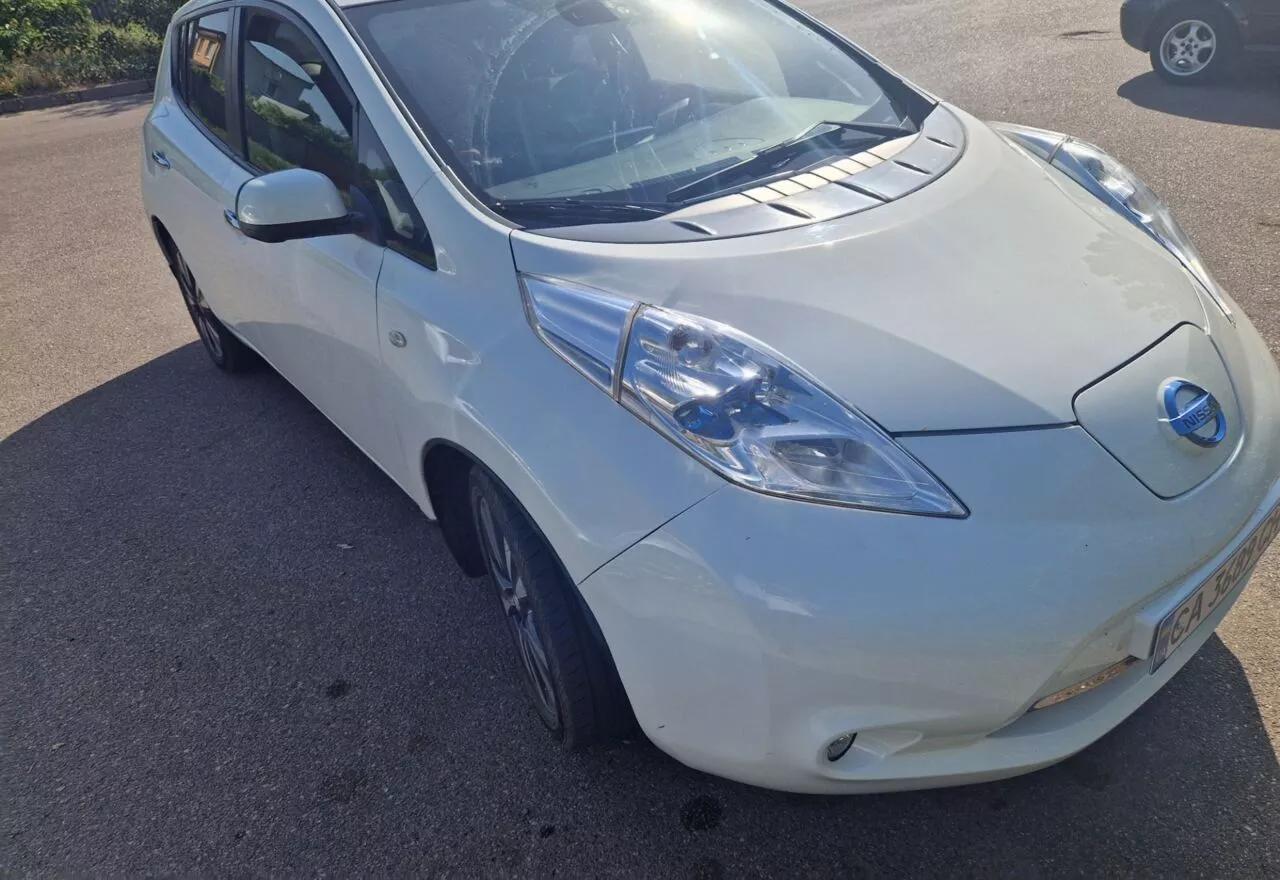 Nissan Leaf  30 kWh 2015thumbnail01