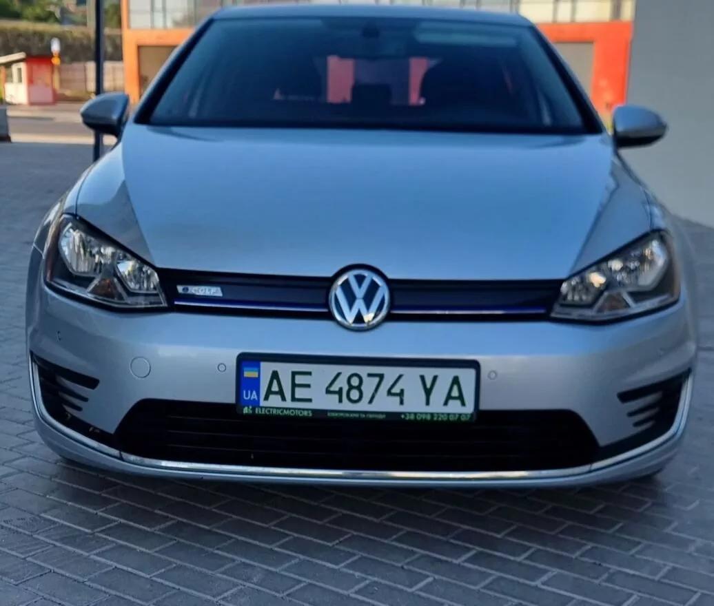 Volkswagen e-Golf  24 kWh 2015thumbnail11