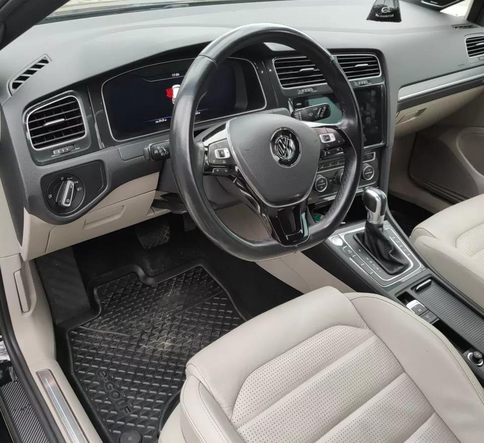 Volkswagen e-Golf  36 kWh 2018thumbnail91