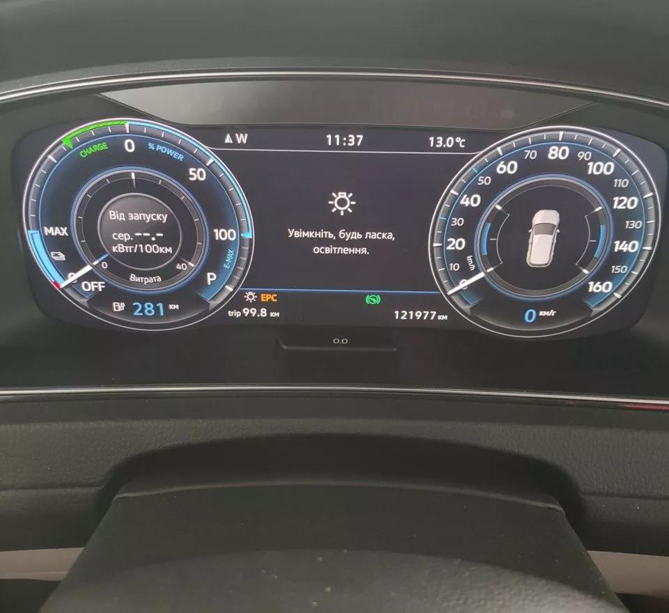 Volkswagen e-Golf  36 kWh 2018thumbnail471