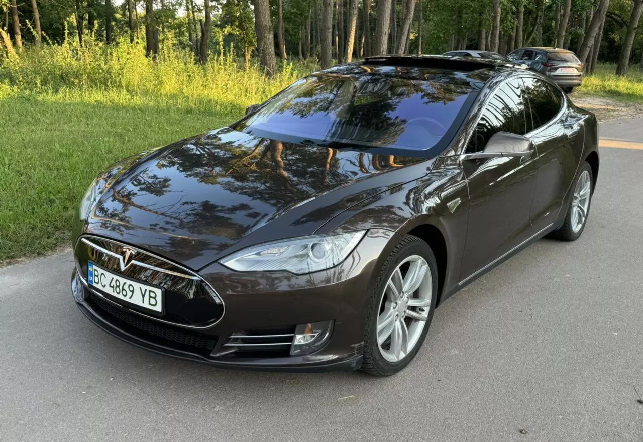 Tesla Model S  85 kWh 201301