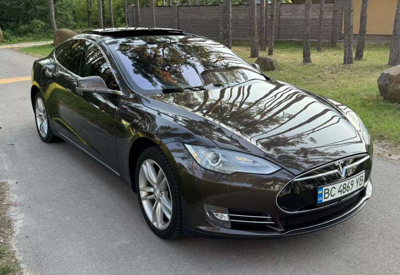 Tesla Model S  85 kWh 201321