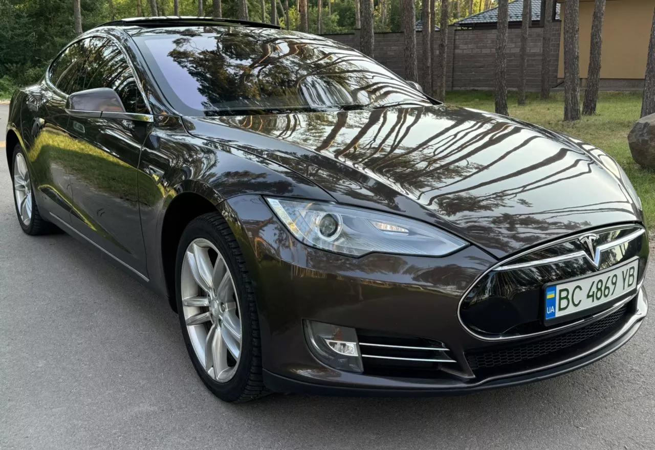 Tesla Model S  85 kWh 201331