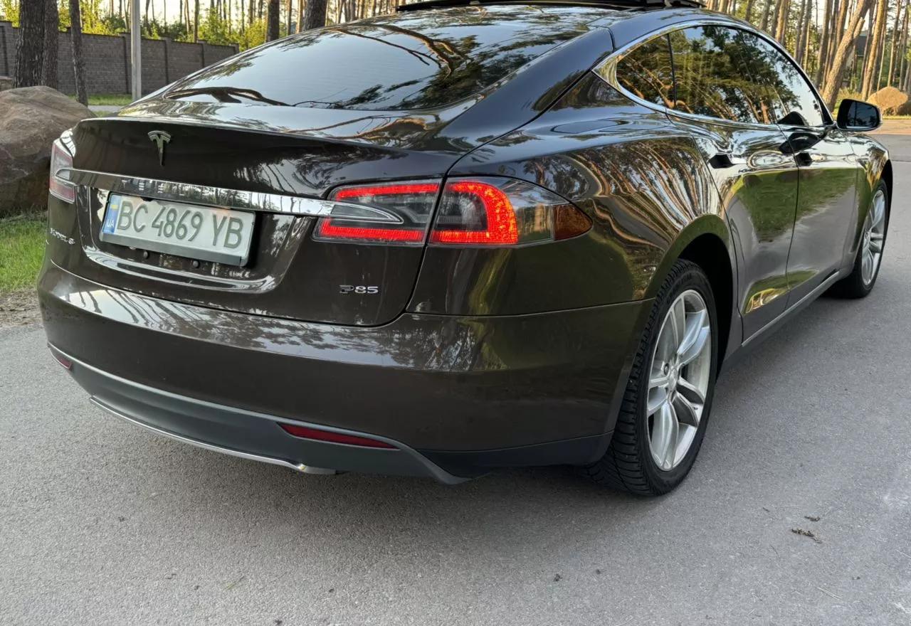 Tesla Model S  85 kWh 201341