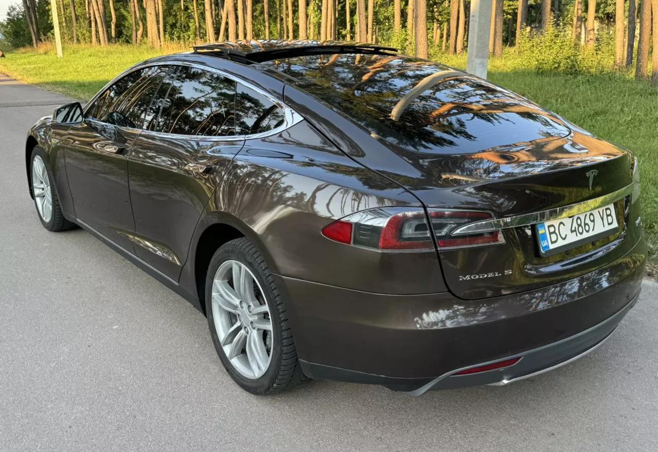 Tesla Model S  85 kWh 201361