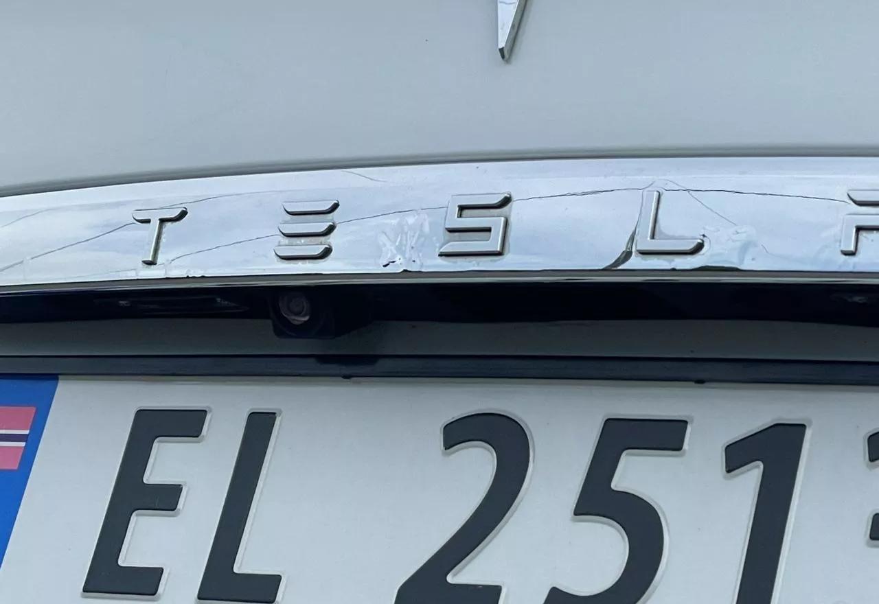 Tesla Model S  85 kWh 2015211