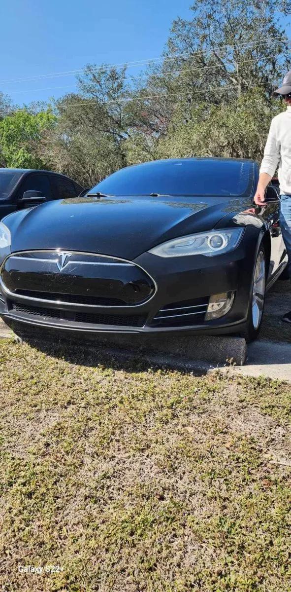 Tesla Model S  70 kWh 2015101