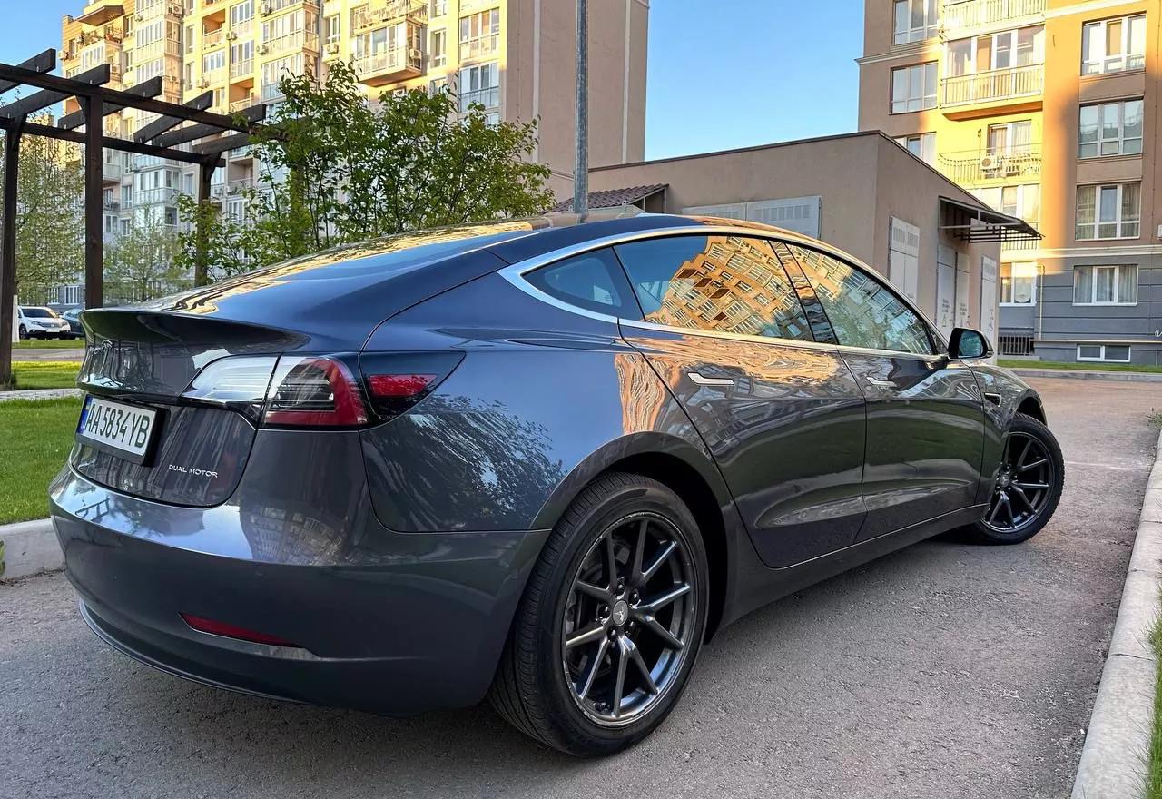 Tesla Model 3  201921