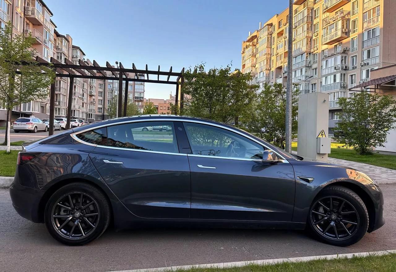 Tesla Model 3  201941