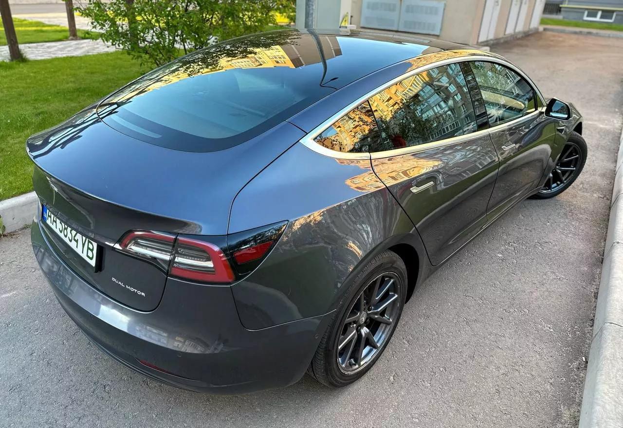 Tesla Model 3  2019301