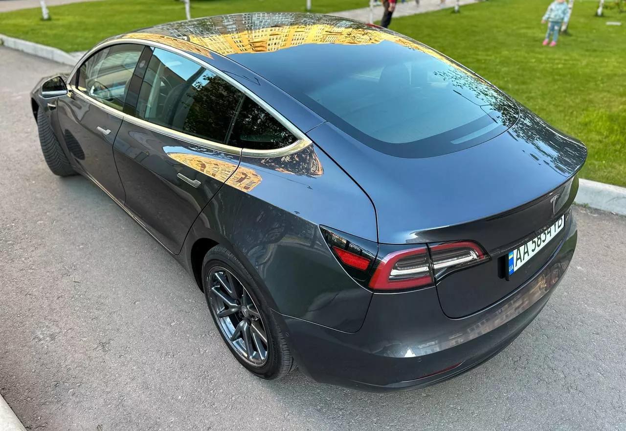 Tesla Model 3  2019311