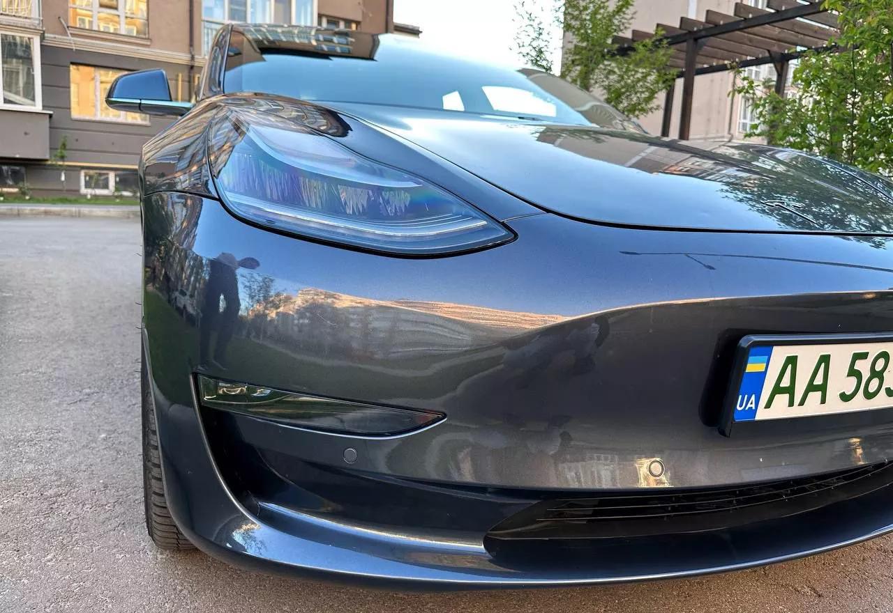 Tesla Model 3  2019351