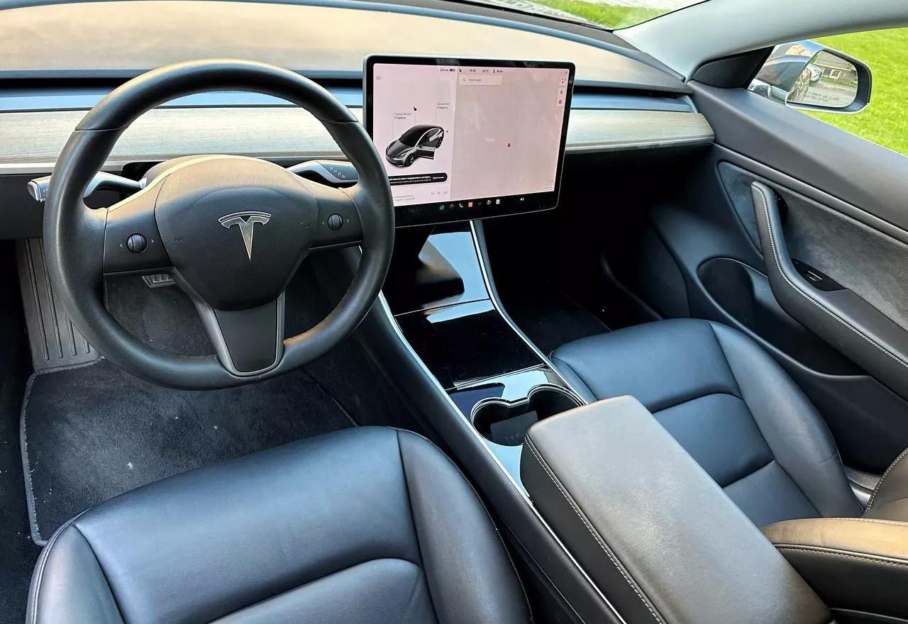Tesla Model 3  2019381