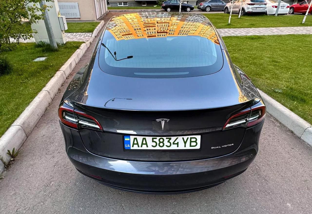 Tesla Model 3  2019421