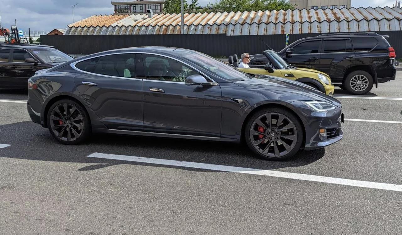 Tesla Model S  100 kWh 2019101