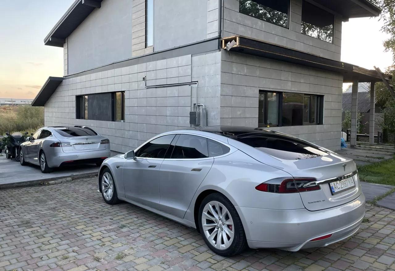 Tesla Model S  2015thumbnail01