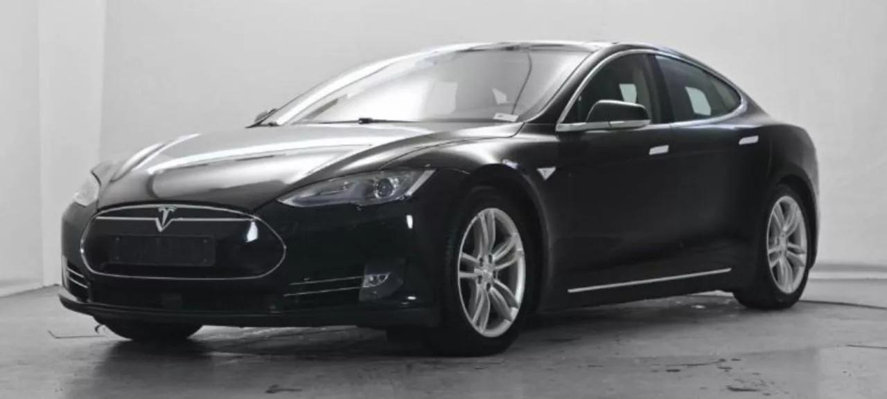 Tesla Model S  85 kWh 201421