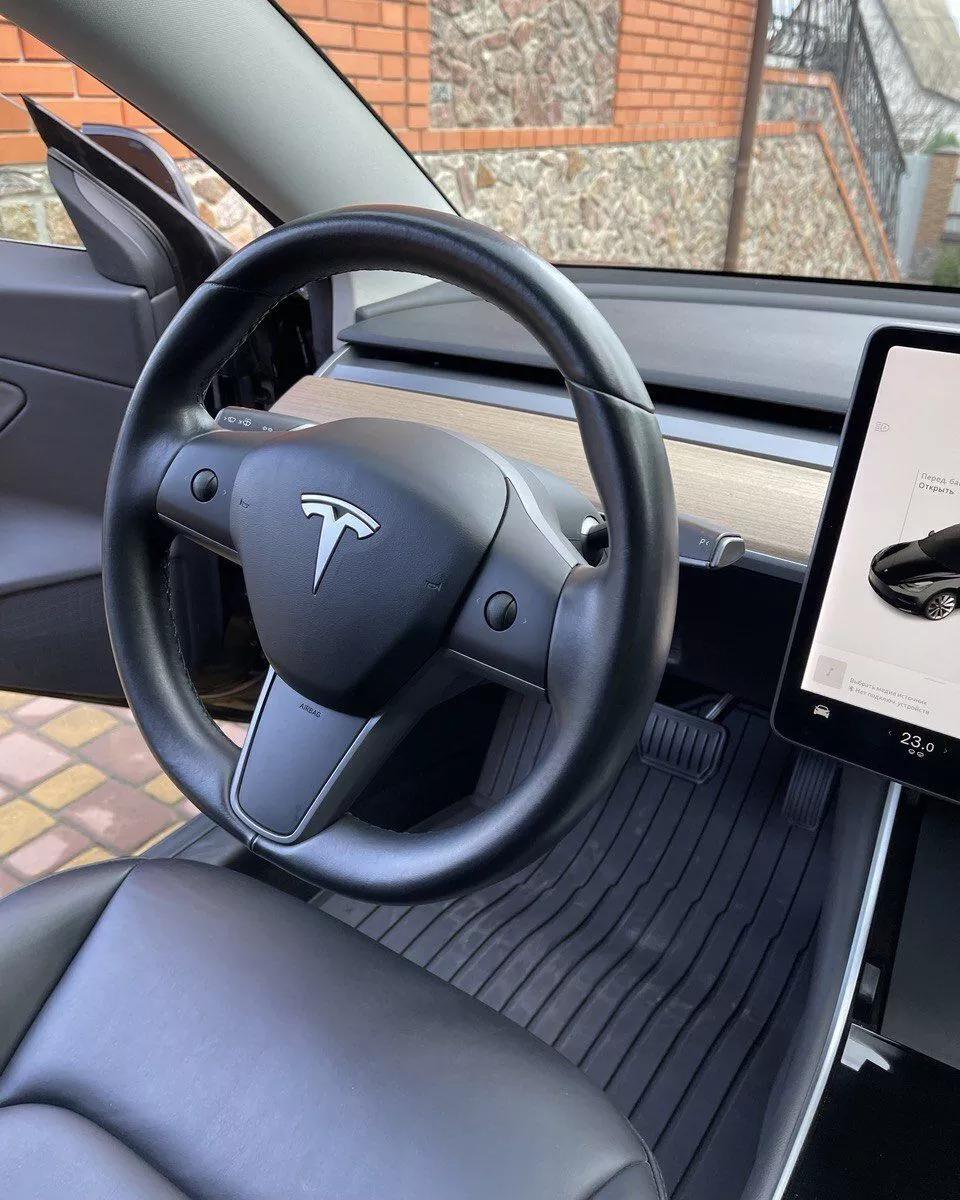 Tesla Model 3  68.3 kWh 2019131