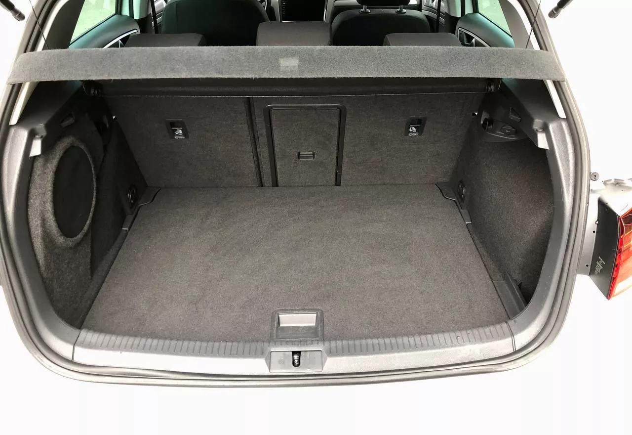 Volkswagen e-Golf  36 kWh 2019thumbnail121