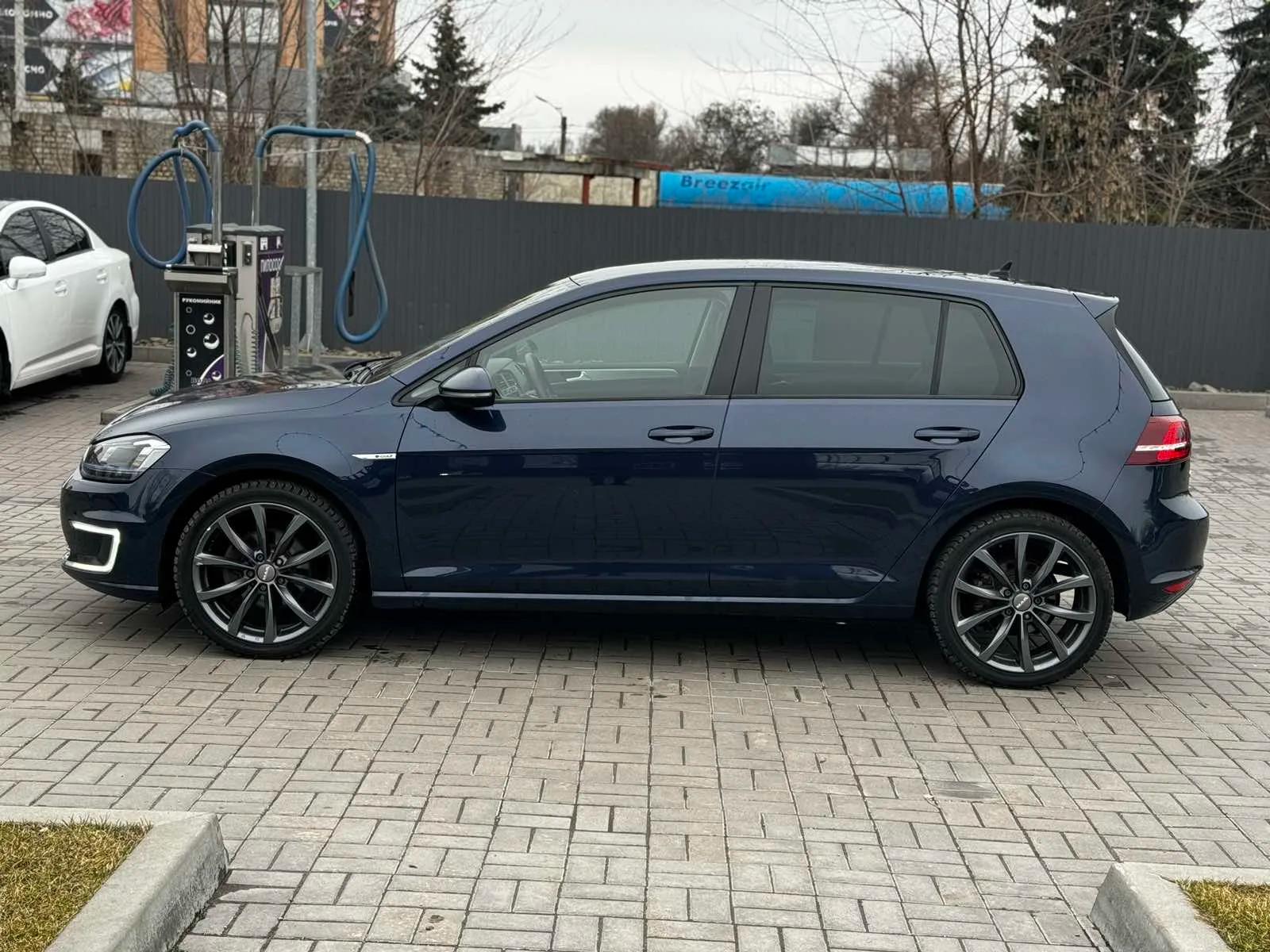 Volkswagen e-Golf  24.2 kWh 201561