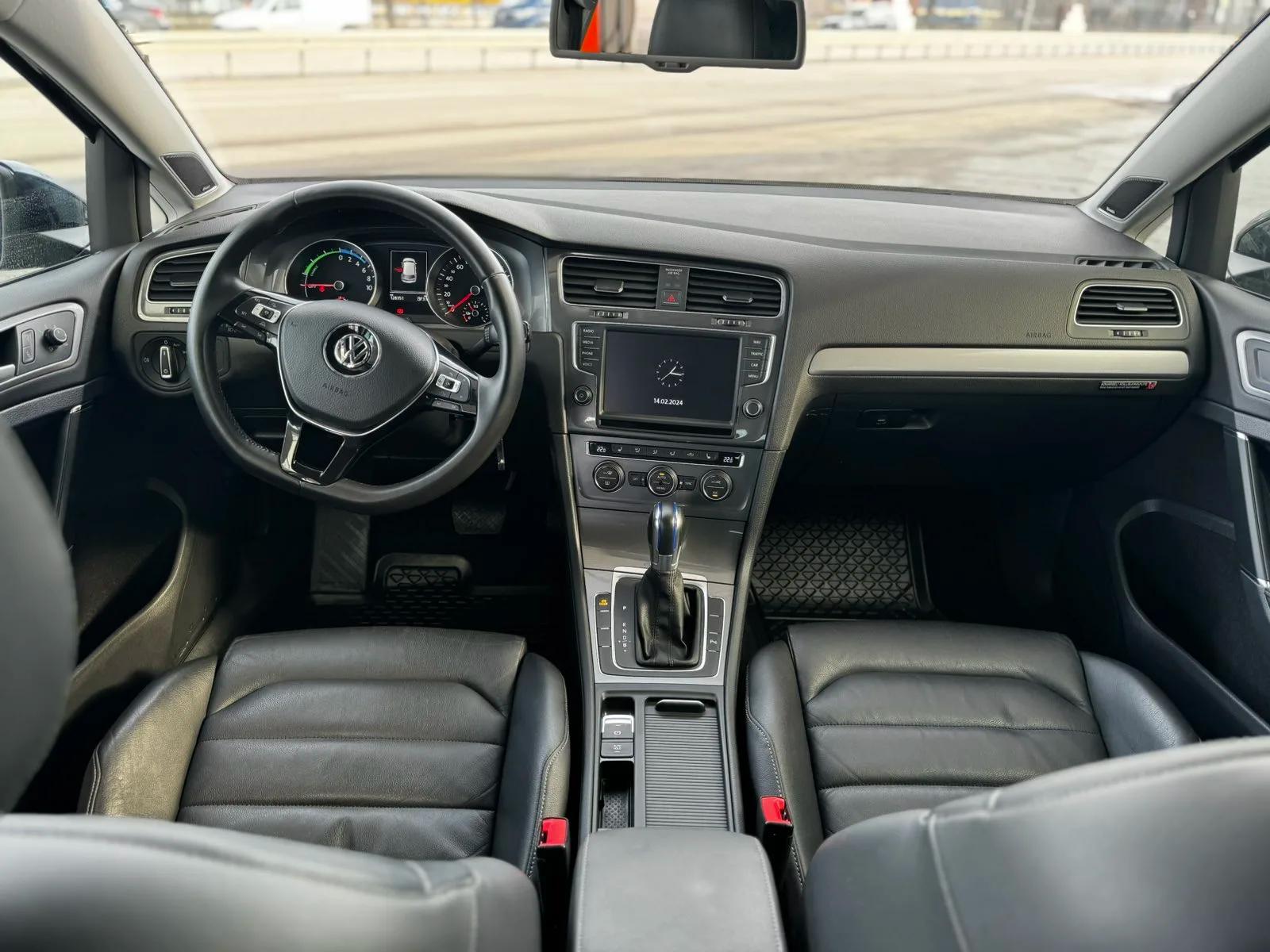 Volkswagen e-Golf  24.2 kWh 2015111