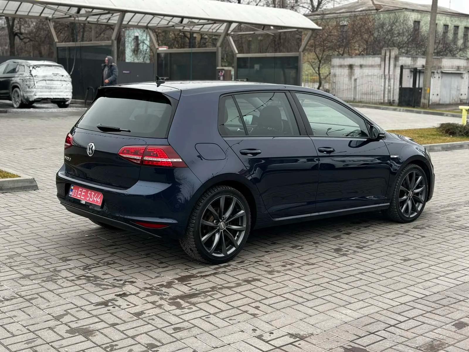 Volkswagen e-Golf  24.2 kWh 201541