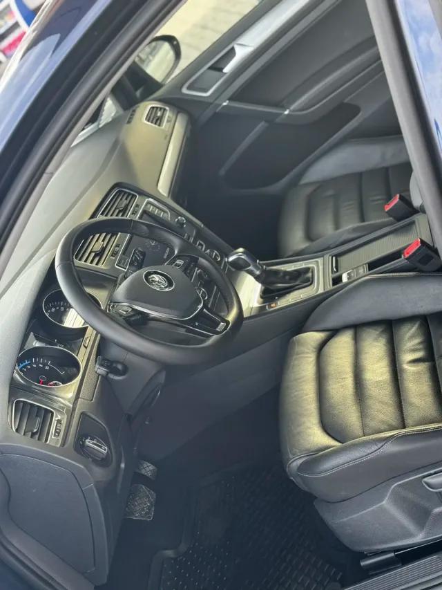 Volkswagen e-Golf  24.2 kWh 2015thumbnail131