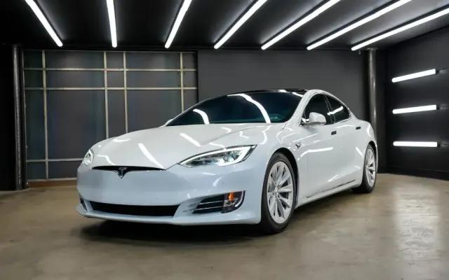 Tesla Model S I Покоління (FL) 90D