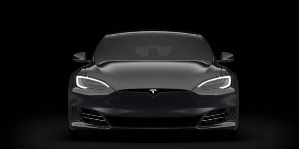 Огляд першої Tesla Model S Plaid в Україні
