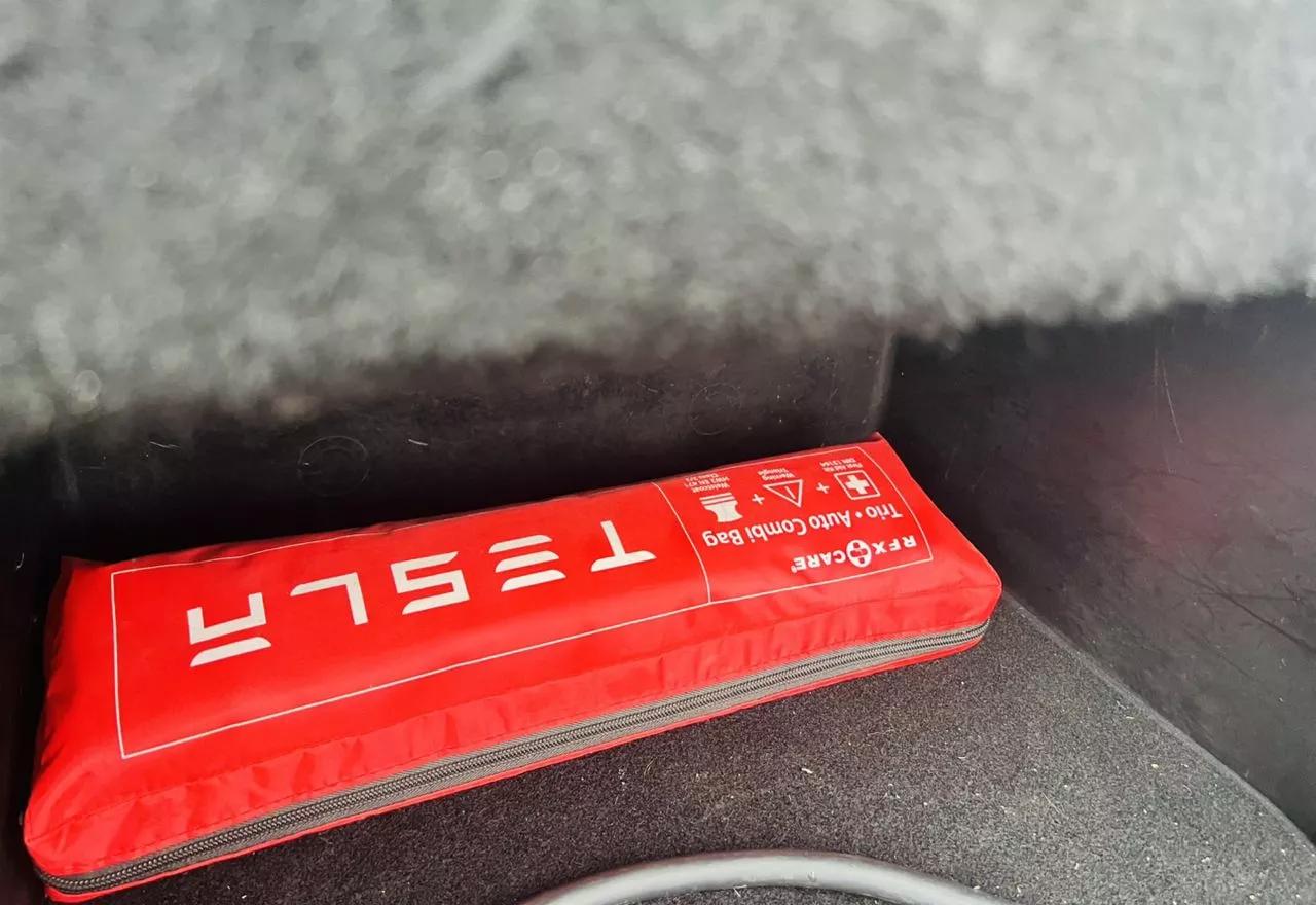 Tesla Model S  85 kWh 2014thumbnail151