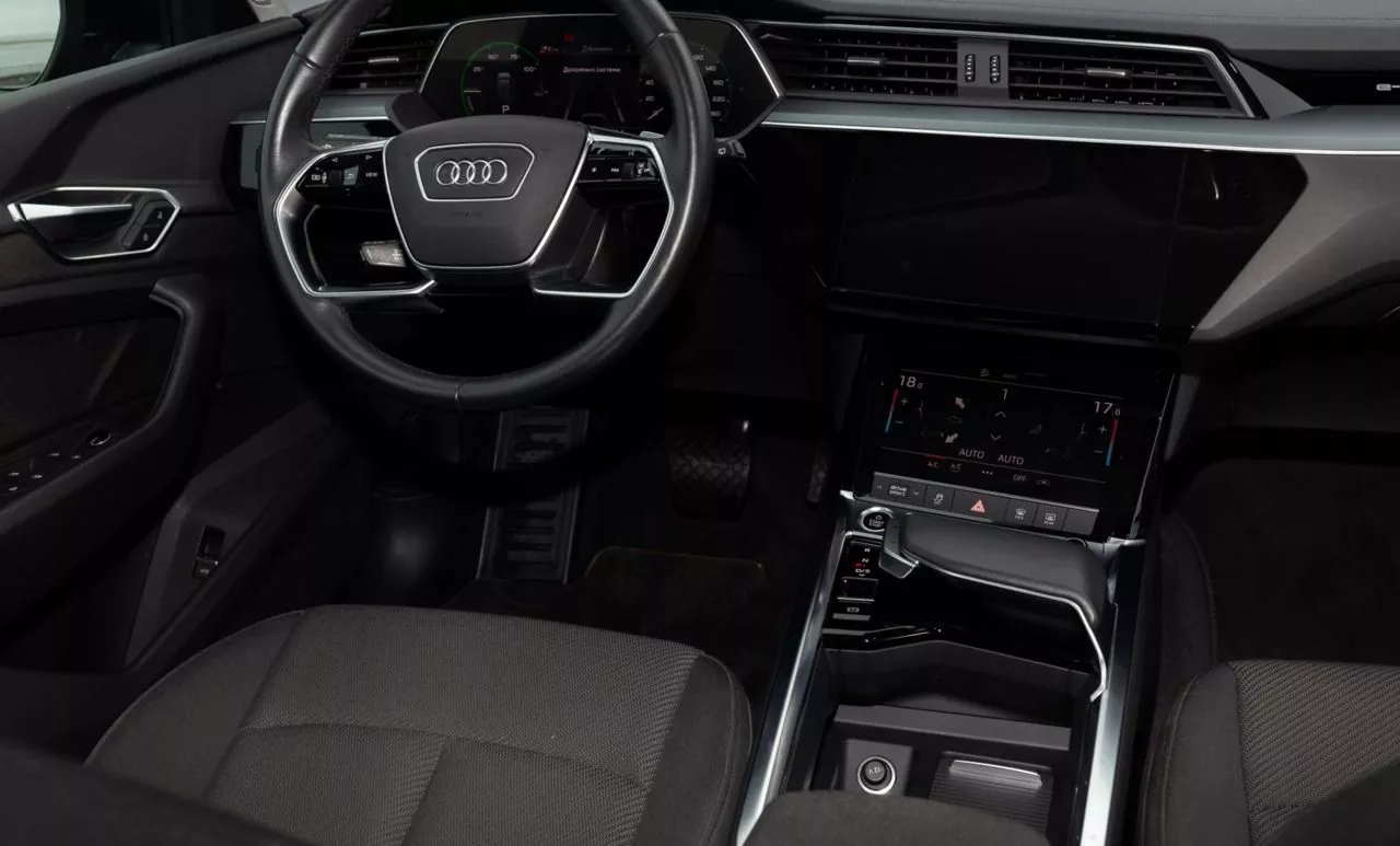 Audi E-tron  71 kWh 2021211