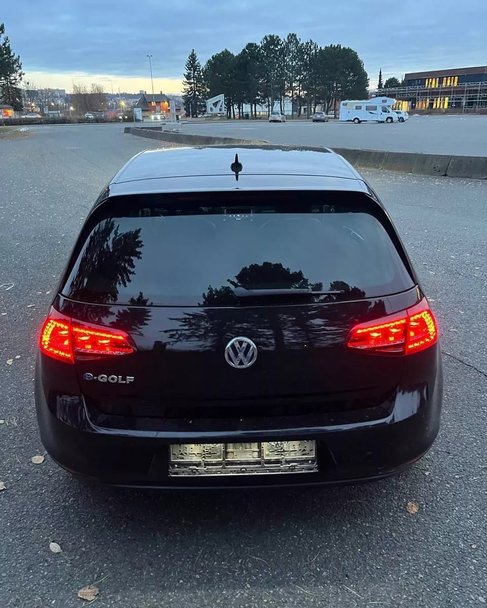 Volkswagen e-Golf  24 kWh 2015111
