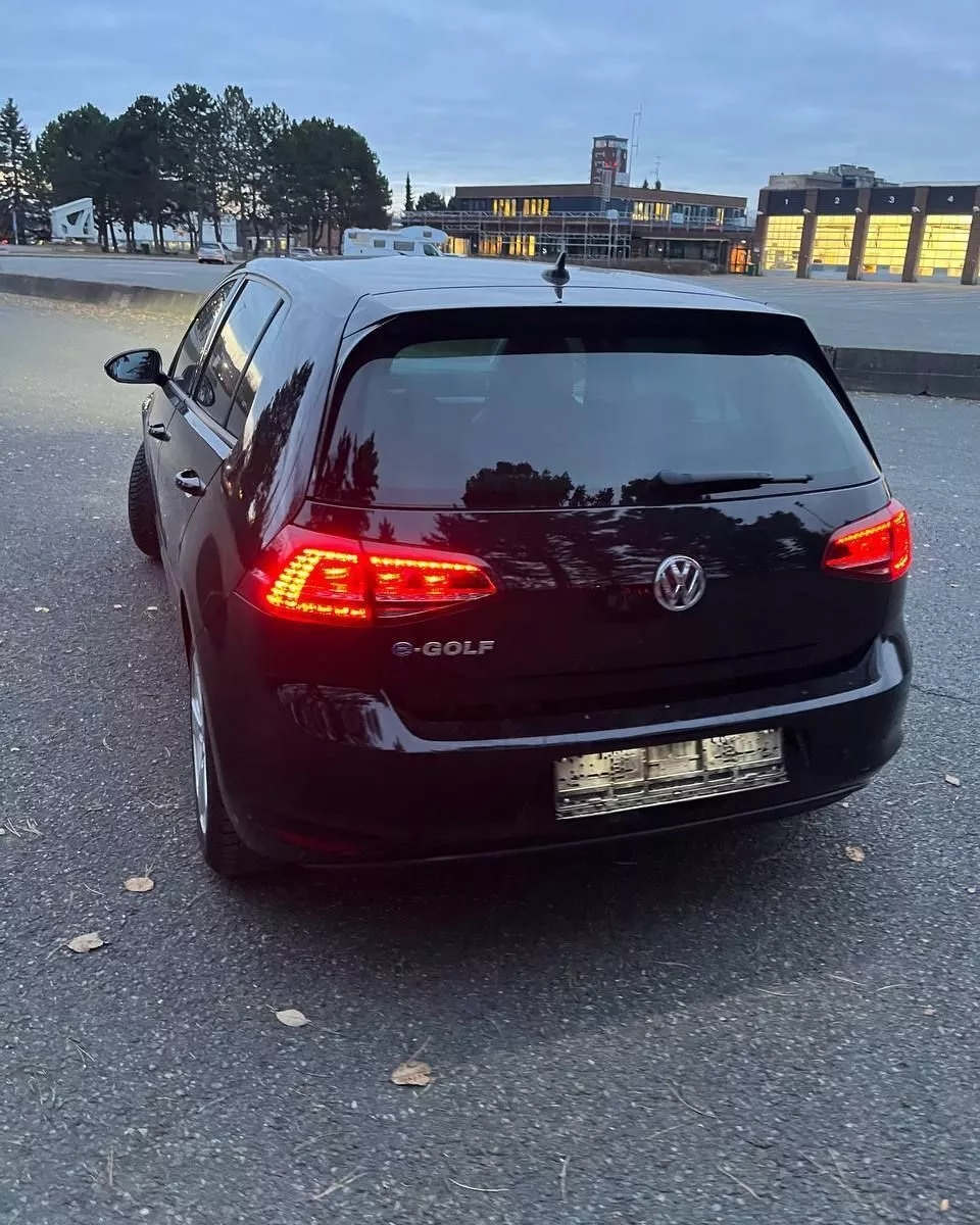 Volkswagen e-Golf  24 kWh 2015121