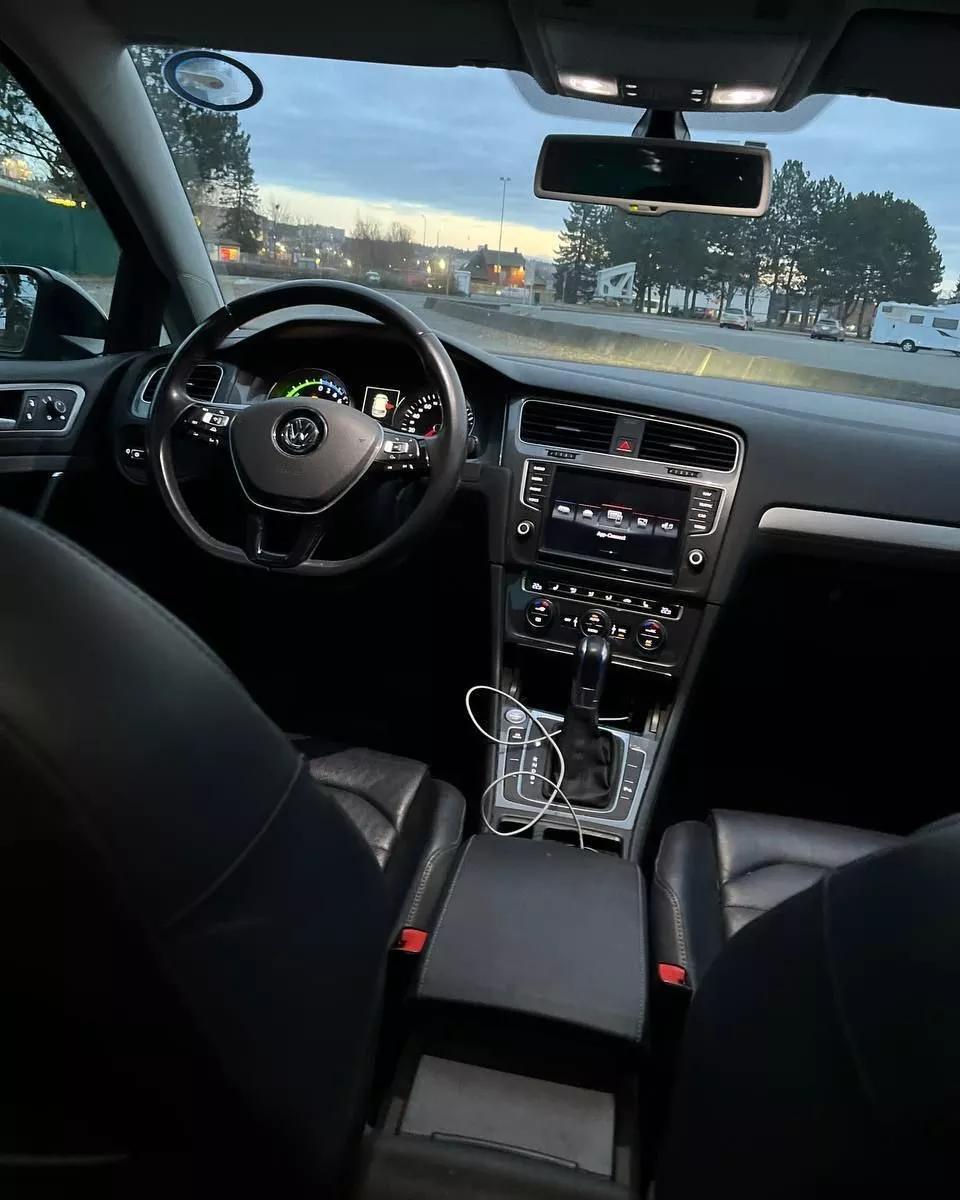 Volkswagen e-Golf  24 kWh 2015thumbnail251