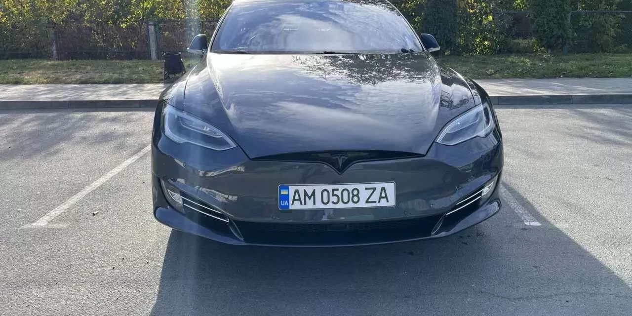 Tesla Model S  90 kWh 201401