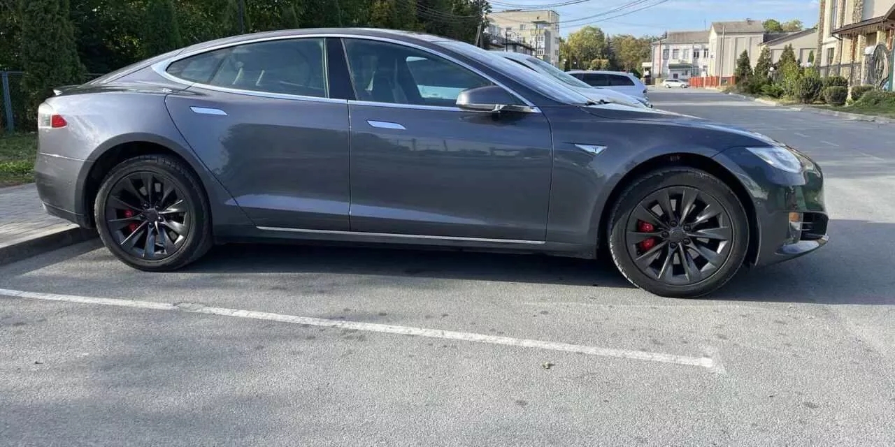 Tesla Model S  90 kWh 201411