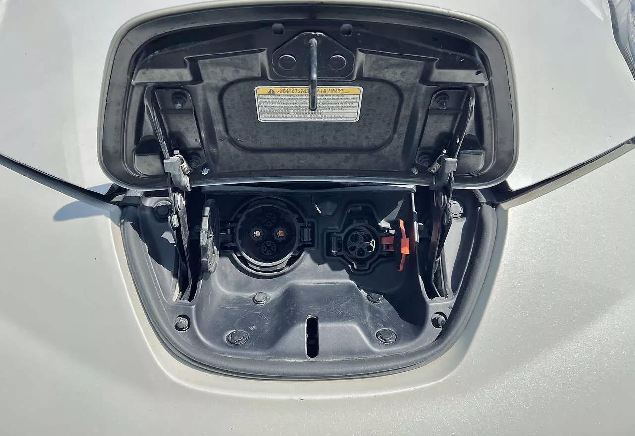 Nissan Leaf  24 kWh 2015thumbnail81