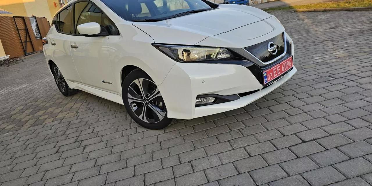 Nissan Leaf  40 kWh 2018thumbnail01